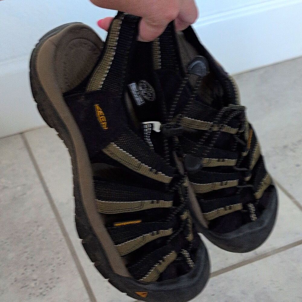 KEEN Newport H2 Mens Black Tan Waterproof Closed Toe Sport Hiking Sandals 9.5